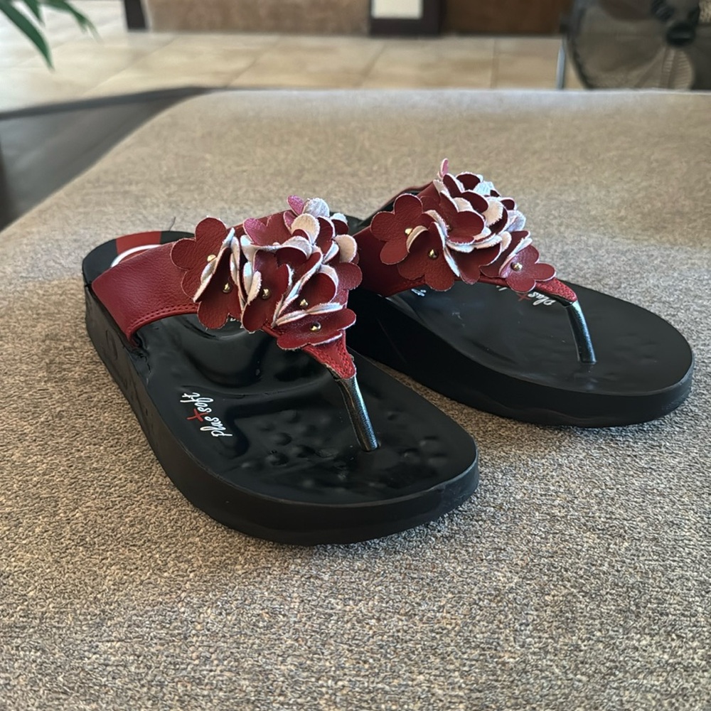 Aerosoft Original Comfort Red Floral Sandal Women’s Size 39